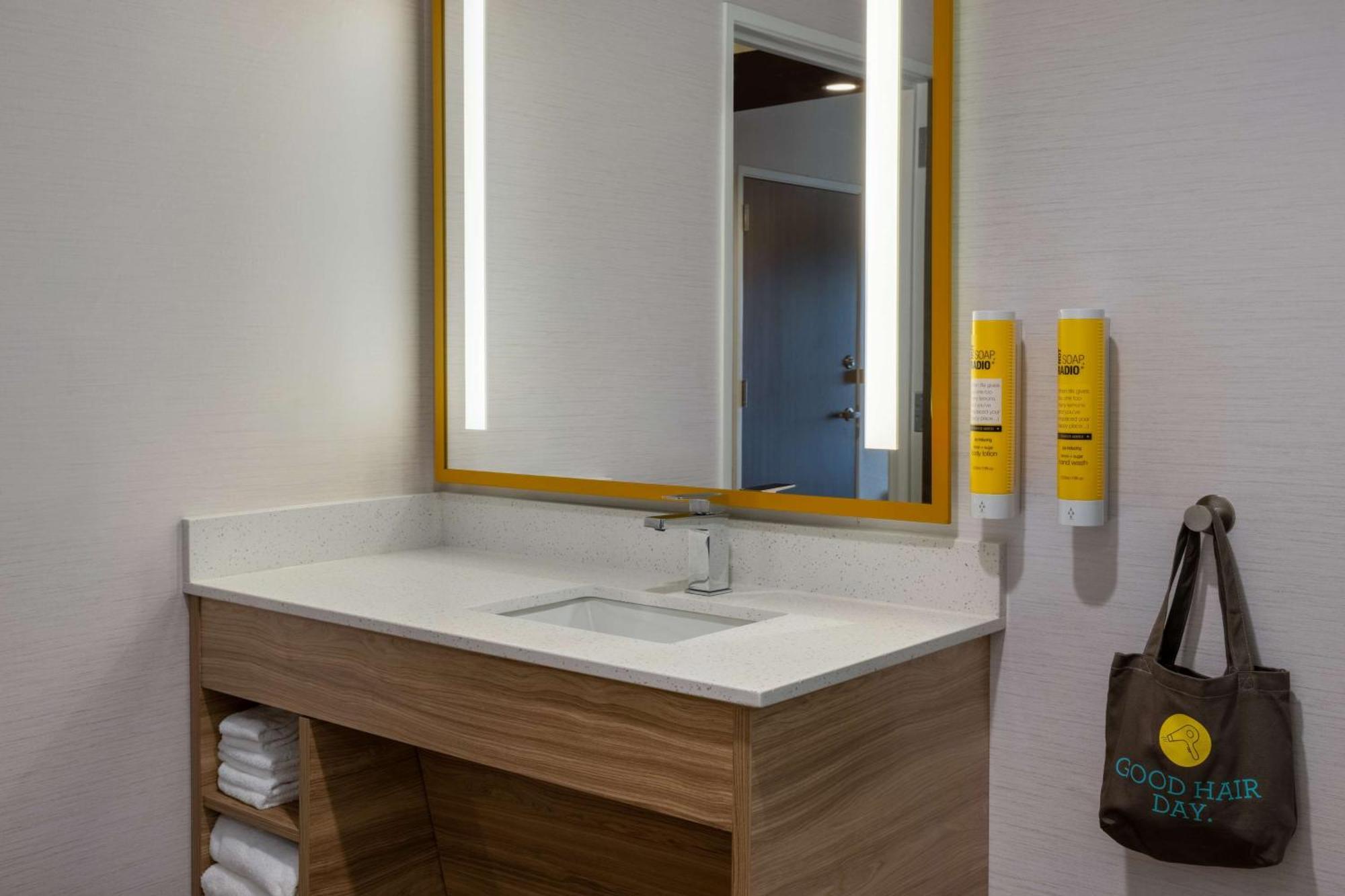 Tru By Hilton Ankeny Hotell Exteriör bild